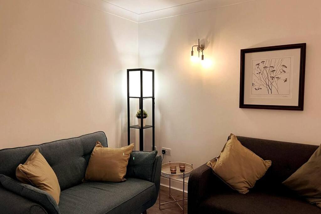 Space And Comfort In Summertown Apartment *