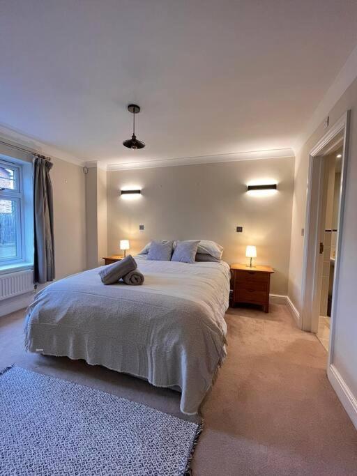Space And Comfort In Summertown Apartment *